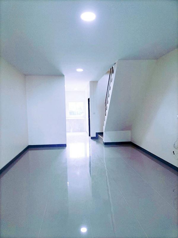 ขายทาวน์เฮ้าส์โครงการใหม่ 2 ชั้น พยอมซอย 10 อ.วังน้อย อยุธยา โทร 092-924-3035